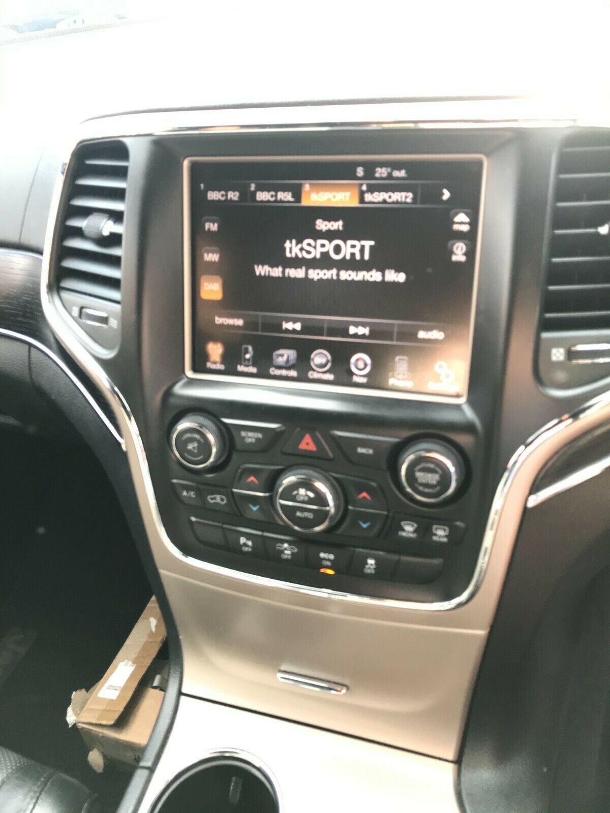 2012 jeep grand cherokee uconnect problems