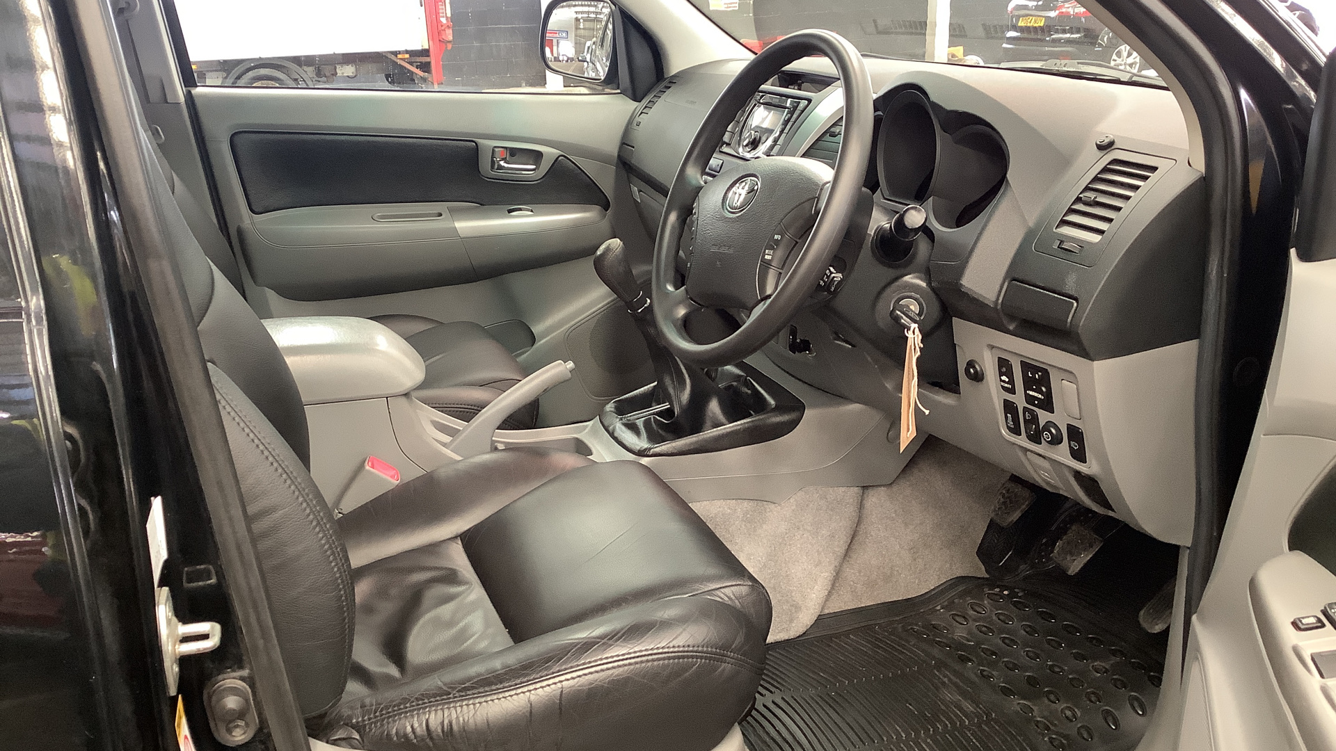 Toyota Hilux 2010/0 - Global Int Ltd