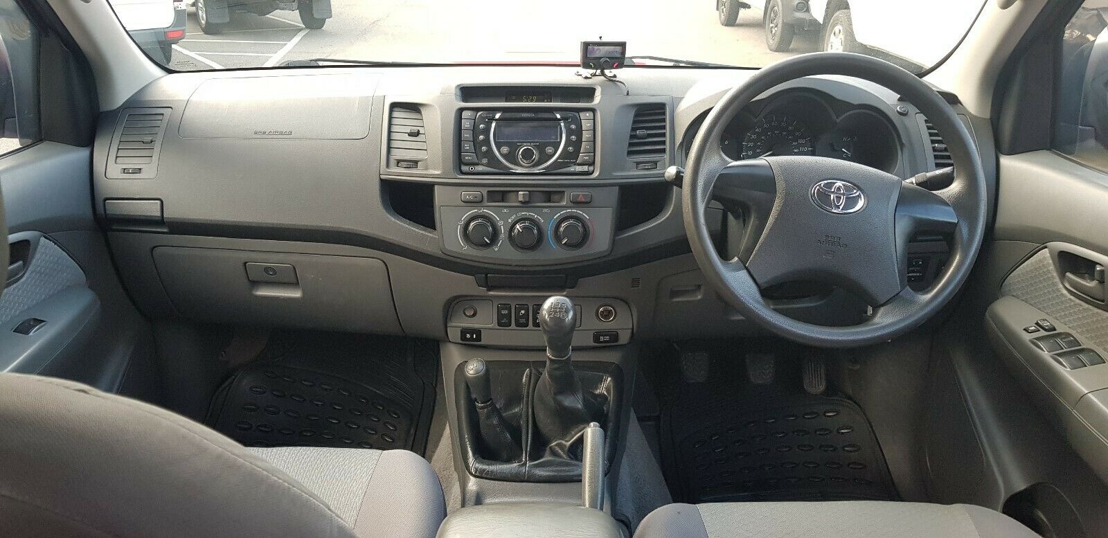 Toyota Hilux 2012/0 - Global Int Ltd